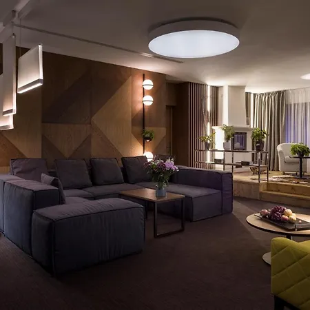 Club 4*