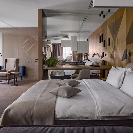 Club Szálloda 4*