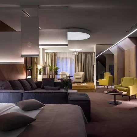 Club 4*
